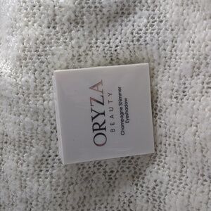 ORYZA BEAUTY Champagne Shimmer Eyeshadow quad palette, 8g/0.28oz